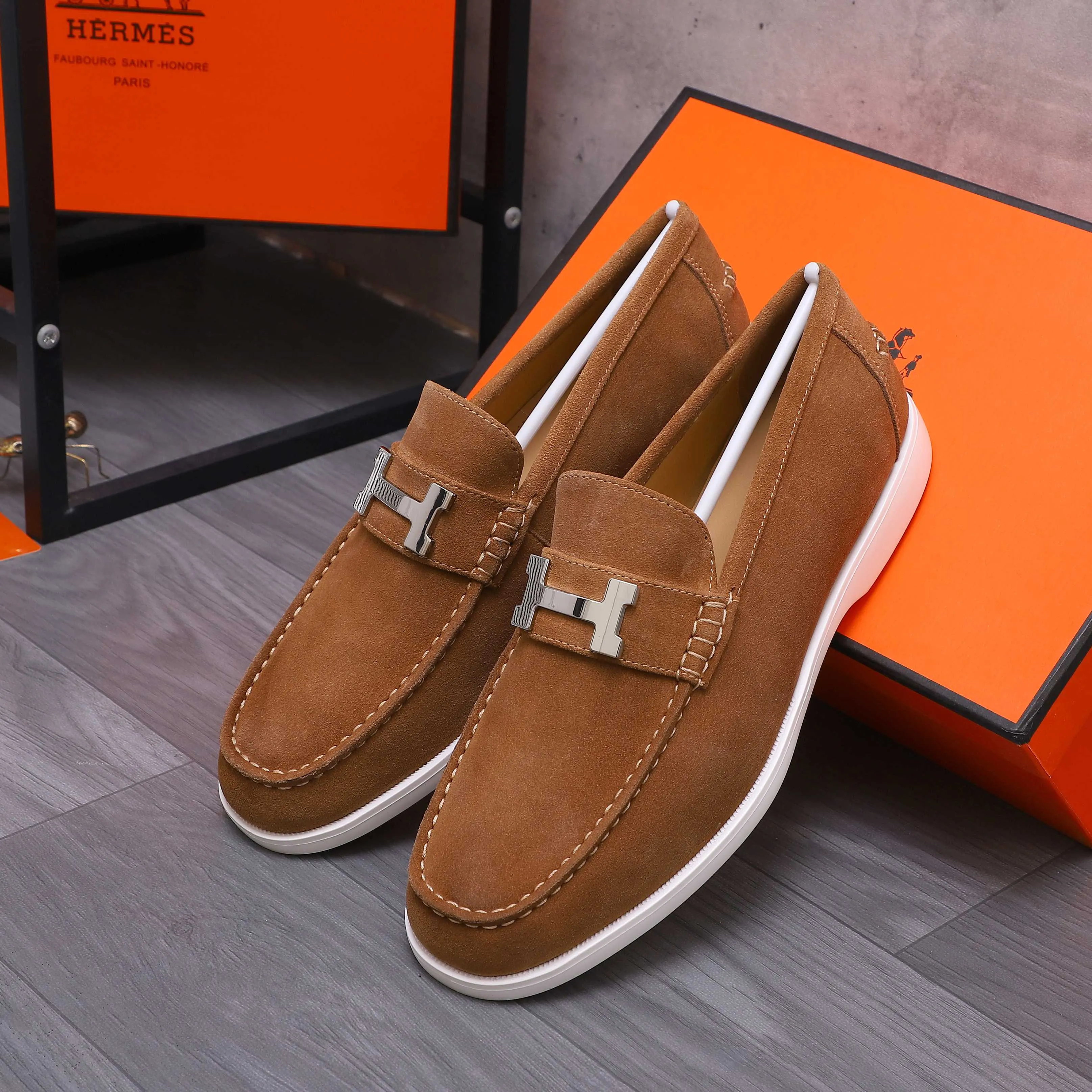 Men's shoes 💰p560 Product trademark: HERMES "Hermès" casual slip-on men's shoes. Regular size: 38-46 (45.46 is custom-made and non-refundable) Product materials: Selected frosted cowhide upper, cowhide lining, original foam rubber ultra-light sole
